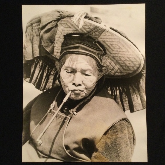 B&W Photo - Old Lady Smoking Pipe - Vintage - Picture 1 of 2